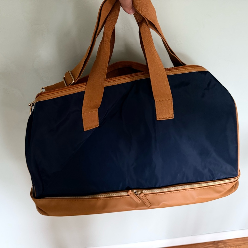 DSW Navy and Tan Duffle Bag NWT